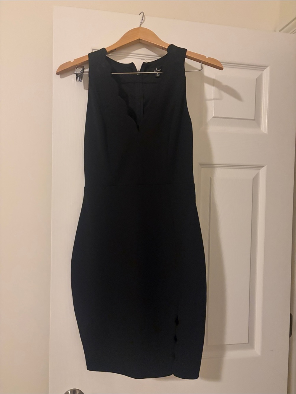 Lulu's Black Sleeveless Scalloped Sheath Dress